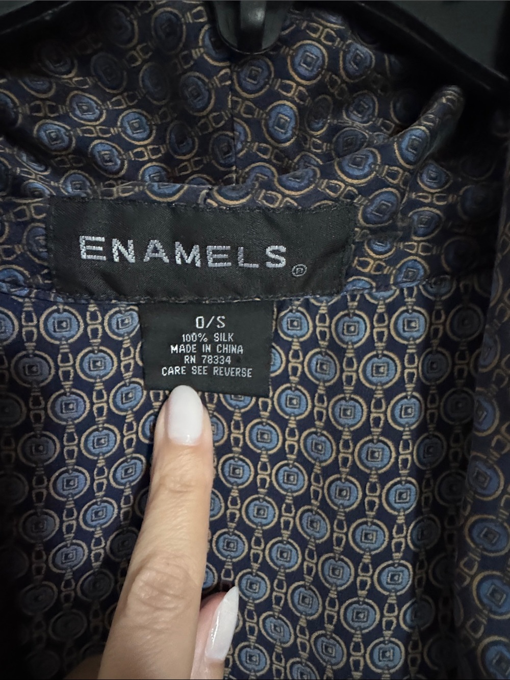 Luxurious Silk Robe - Picture 3 of 4